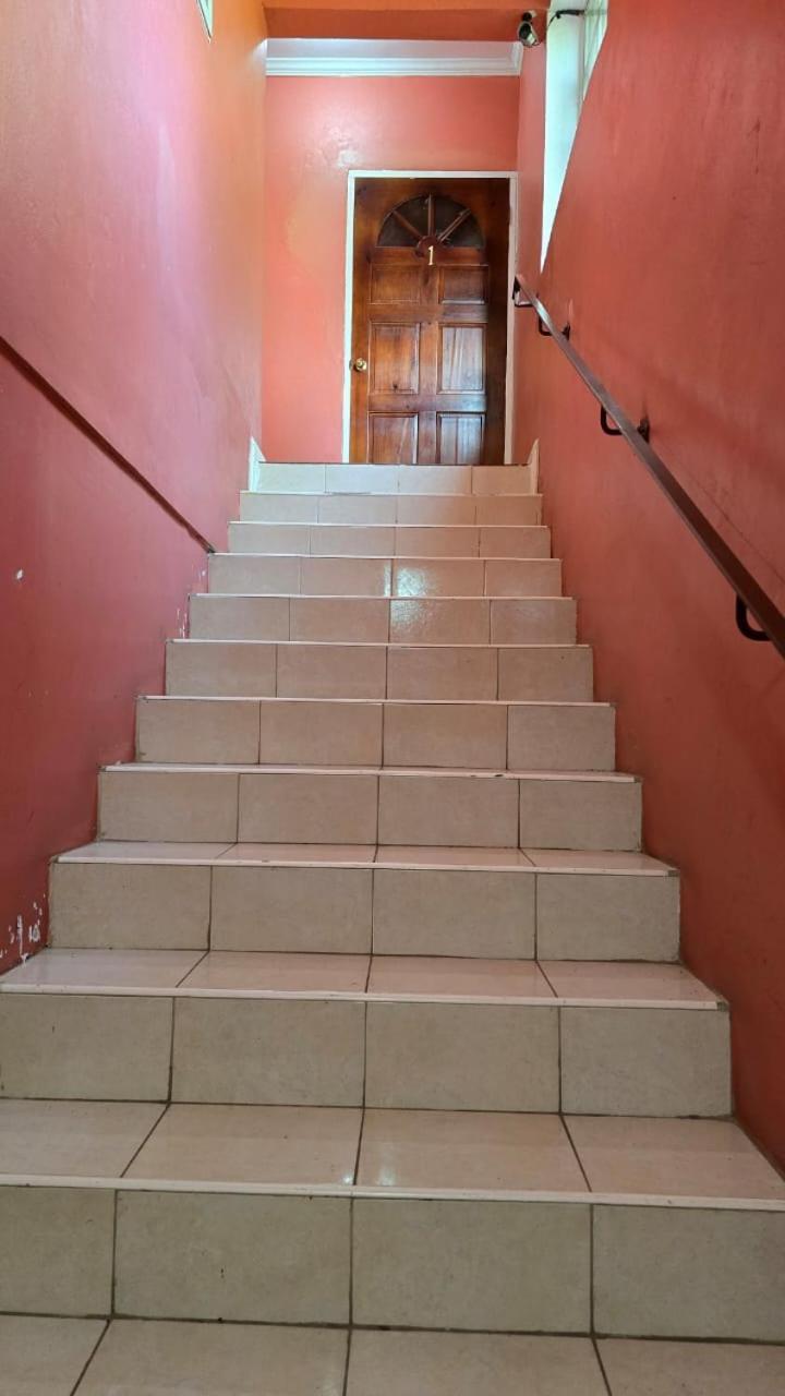 Wizzy Apartment White River Ocho Rios Exteriör bild